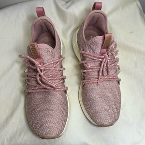 NRG neko cosmic women’s training shoes size 8 Pink